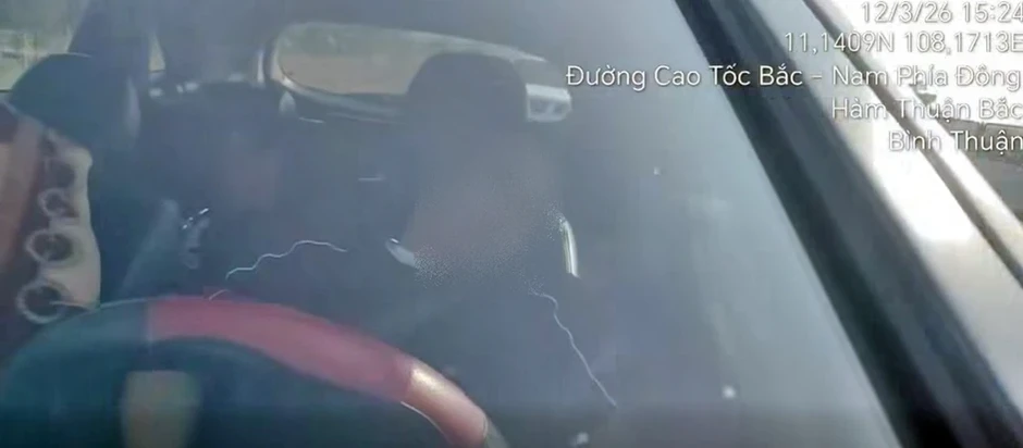 Xử phạt tài xế đậu xe ở dải dừng khẩn cấp cao tốc Vĩnh Hảo - Phan Thiết để... ngủ Xử phạt tài xế đậu xe ở dải dừng khẩn cấp cao tốc Vĩnh Hảo - Phan Thiết để... ngủ