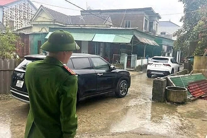Xử phạt tài xế trong vụ chặn đường, thách thức 'đỗ đến mai' ở Hà Tĩnh Xử phạt tài xế trong vụ chặn đường, thách thức 'đỗ đến mai' ở Hà Tĩnh