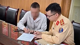 Xử phạt tài xế xe khách cản trở đoàn xe ưu tiên