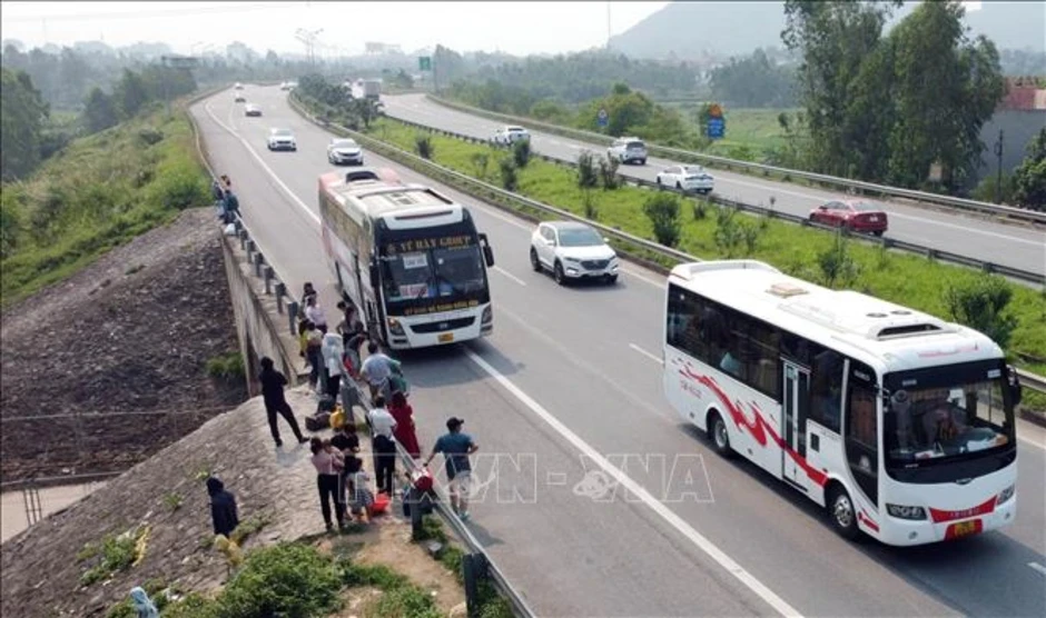 Xử phạt xe khách chở vượt hơn 300% số người quy định Xử phạt xe khách chở vượt hơn 300% số người quy định