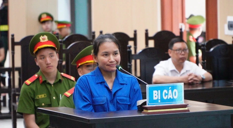 Xúc phạm Quốc kỳ, người phụ nữ bị tuyên phạt một năm tù Xúc phạm Quốc kỳ, người phụ nữ bị tuyên phạt một năm tù