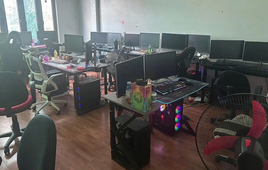 'Xưởng' hack Facebook của nhiều người bị triệt phá