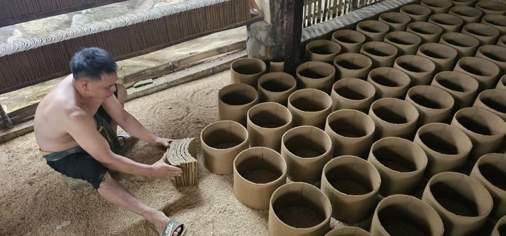 200 năm làng ngói âm dương Lũng Rì