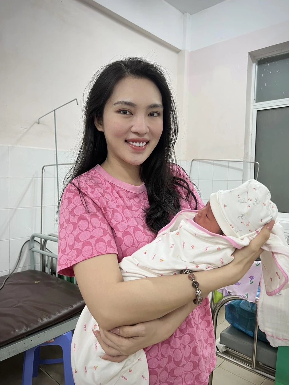 9X xinh như hotgirl làm chủ mái ấm ở TP.HCM, cưu mang mẹ đơn thân tứ xứ 9X xinh như hotgirl làm chủ mái ấm ở TP.HCM, cưu mang mẹ đơn thân tứ xứ