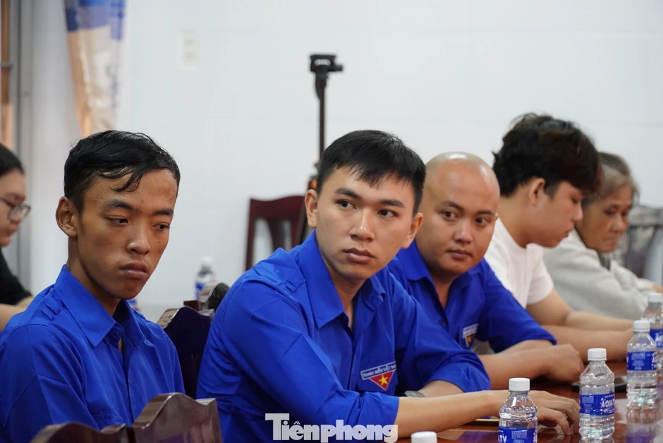 Bài 1: Sinh viên tình nguyện truyền cảm hứng cho nông dân Bài 1: Sinh viên tình nguyện truyền cảm hứng cho nông dân