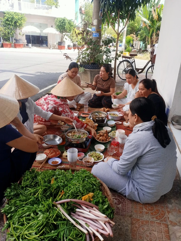 'Bán anh em xa, mua láng giềng gần', ông bà xưa nói chớ có sai 'Bán anh em xa, mua láng giềng gần', ông bà xưa nói chớ có sai