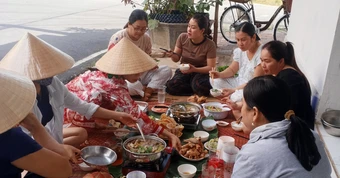 'Bán anh em xa, mua láng giềng gần', ông bà xưa nói chớ có sai