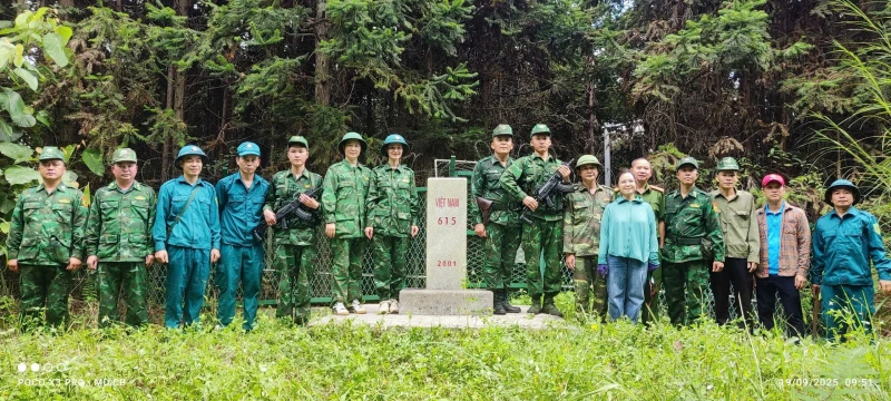 Cần Yên vững vàng nơi phên giậu Tổ quốc Cần Yên vững vàng nơi phên giậu Tổ quốc