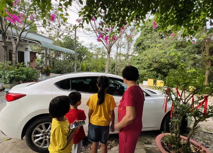 Cha mẹ đang già đi từng ngày, đừng đổ lỗi cho hoàn cảnh, điều kiện kinh tế mà lơ là chăm sóc Cha mẹ đang già đi từng ngày, đừng đổ lỗi cho hoàn cảnh, điều kiện kinh tế mà lơ là chăm sóc