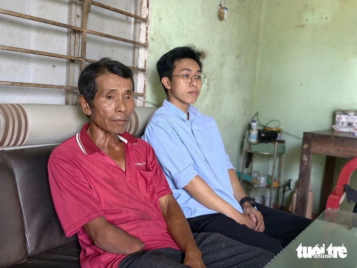 Chàng trai biến nhà mình thành 'phòng thi không giám thị' trước ngày thi thật Chàng trai biến nhà mình thành 'phòng thi không giám thị' trước ngày thi thật