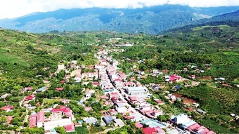 Chuyện cổ tích dưới chân núi Pha Luông