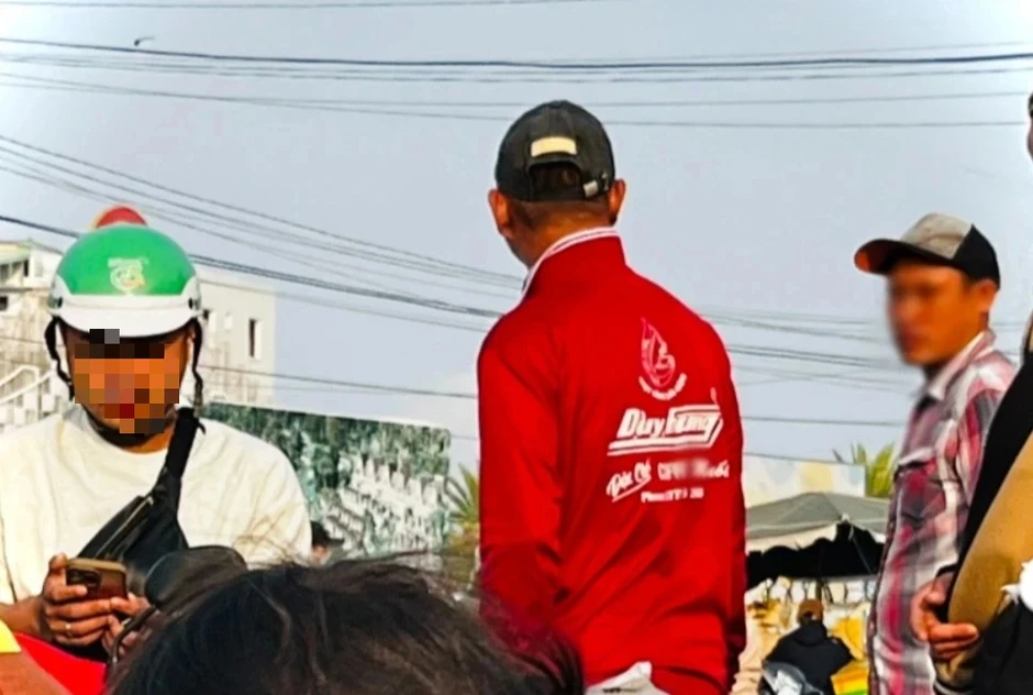 'Cò vé' trục lợi ở bến tàu đi Phú Quốc 'Cò vé' trục lợi ở bến tàu đi Phú Quốc