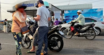 'Cò vé' trục lợi ở bến tàu đi Phú Quốc