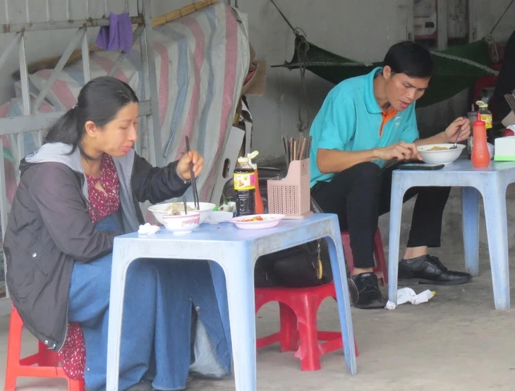 Dặm dài hủ tiếu - Kỳ 3: Người Quảng tha hương bán hủ tiếu Dặm dài hủ tiếu - Kỳ 3: Người Quảng tha hương bán hủ tiếu
