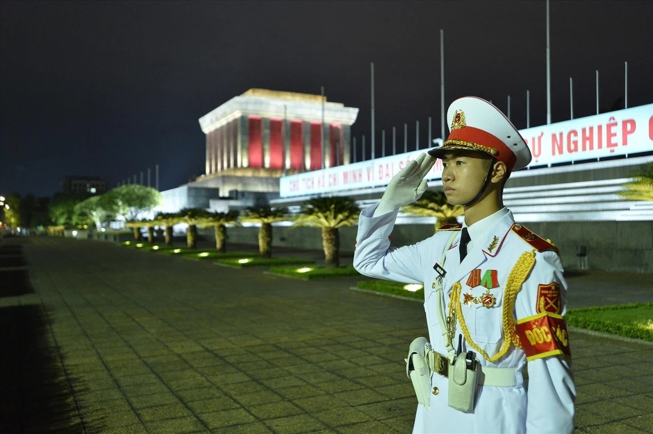 Đêm đầu tiên làm nhiệm vụ canh giấc ngủ cho Người Đêm đầu tiên làm nhiệm vụ canh giấc ngủ cho Người