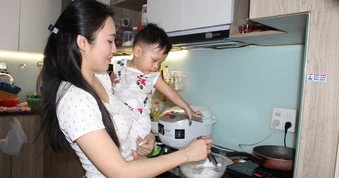 Gạo, Khoai, Bắp và những người mẹ đơn thân chưa kịp hết tuổi sinh viên
