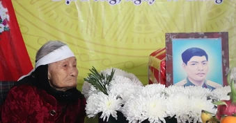Hai người mẹ, hai cuộc đợi chờ