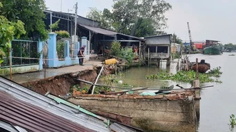 Hàng trăm điểm sạt lở mới, nhiều nơi ở Cần Thơ ‘báo động đỏ’