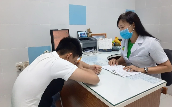 Hành trình cai nghiện game, mạng xã hội - Kỳ 5: Cha mẹ cai nghiện điện thoại trước rồi hãy dạy con Hành trình cai nghiện game, mạng xã hội - Kỳ 5: Cha mẹ cai nghiện điện thoại trước rồi hãy dạy con