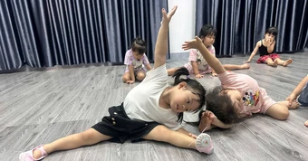 Hành trình cai nghiện game, mạng xã hội - Kỳ 5: Cha mẹ cai nghiện điện thoại trước rồi hãy dạy con