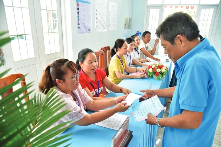 Hình ảnh khắp nơi sẵn sàng cho ngày bầu cử trọng đại Hình ảnh khắp nơi sẵn sàng cho ngày bầu cử trọng đại