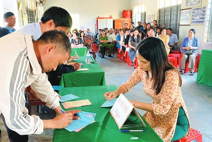 Hình ảnh khắp nơi sẵn sàng cho ngày bầu cử trọng đại Hình ảnh khắp nơi sẵn sàng cho ngày bầu cử trọng đại