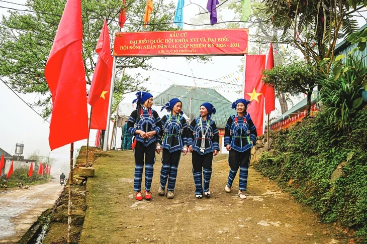 Hình ảnh khắp nơi sẵn sàng cho ngày bầu cử trọng đại Hình ảnh khắp nơi sẵn sàng cho ngày bầu cử trọng đại