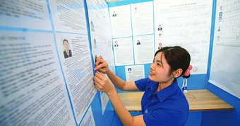 Hình ảnh khắp nơi sẵn sàng cho ngày bầu cử trọng đại