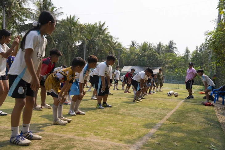 Huấn luyện viên mù và đội banh kỳ lạ Huấn luyện viên mù và đội banh kỳ lạ