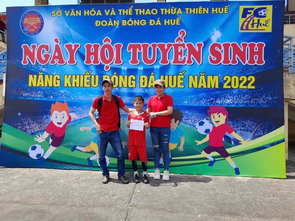 'Khả còi' theo nghề đá bóng, giấc mơ ngôi sao từ làng biển Tam Xuân