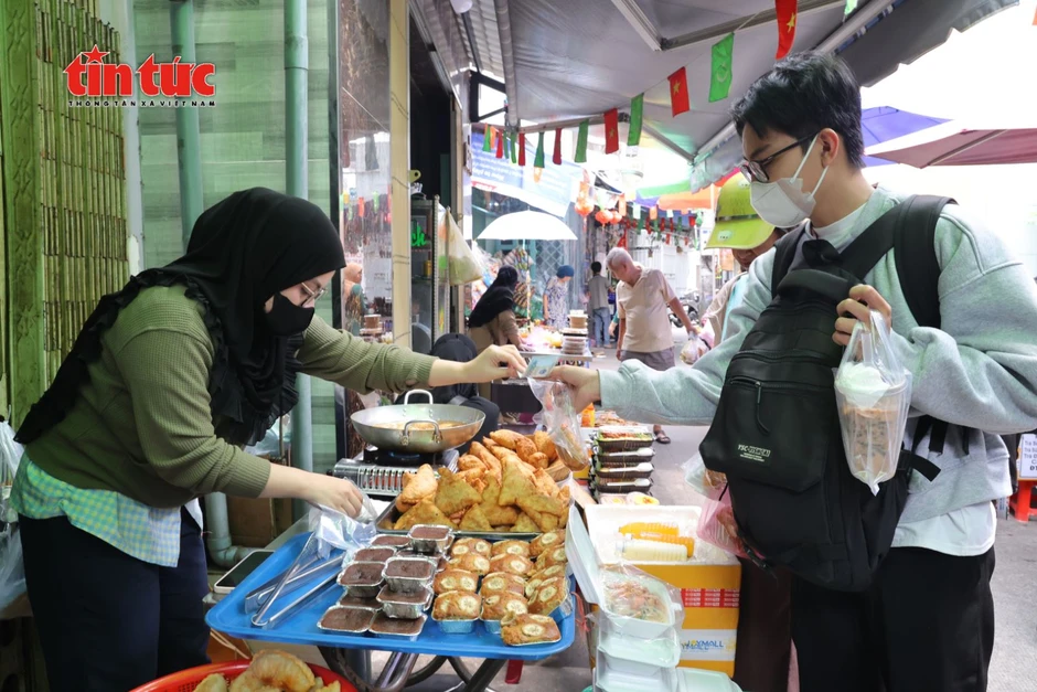 Khám phá chợ ẩm thực Ramadan chỉ họp một tháng mỗi năm Khám phá chợ ẩm thực Ramadan chỉ họp một tháng mỗi năm