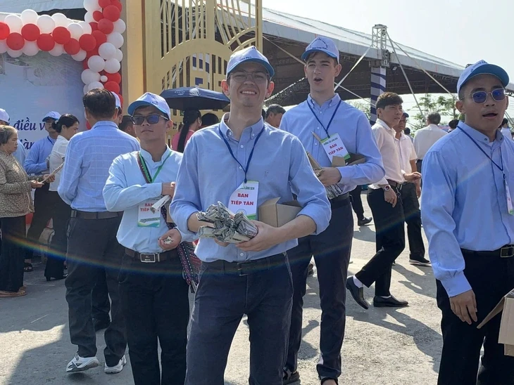 Khánh thành nhà dưỡng lão Láng Sen, sẽ chăm sóc miễn phí 300 cụ già neo đơn Khánh thành nhà dưỡng lão Láng Sen, sẽ chăm sóc miễn phí 300 cụ già neo đơn