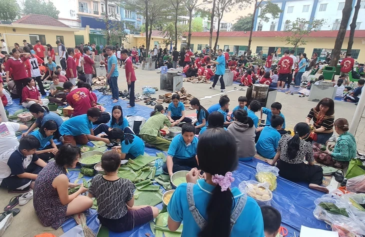 Khi hội nhóm mạng xã hội dẫn lối lệch lạc - Kỳ 6: Trẻ dịch chuyển vào 'vùng mù' của cha mẹ Khi hội nhóm mạng xã hội dẫn lối lệch lạc - Kỳ 6: Trẻ dịch chuyển vào 'vùng mù' của cha mẹ