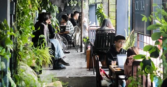 Khu tập thể cũ Hà Nội - giấc mơ thời nghèo khó - Kỳ 5: Hàng quán nơi bạc màu thời gian