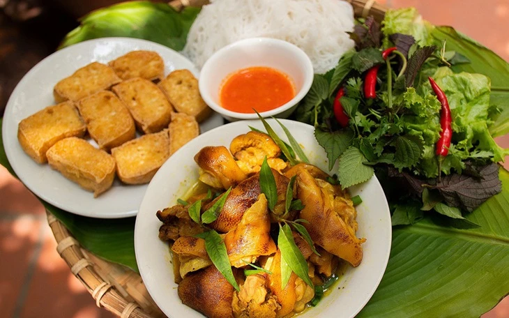 Ký ức về dĩa cơm gà của cậu bé lần đầu được đi xa Ký ức về dĩa cơm gà của cậu bé lần đầu được đi xa