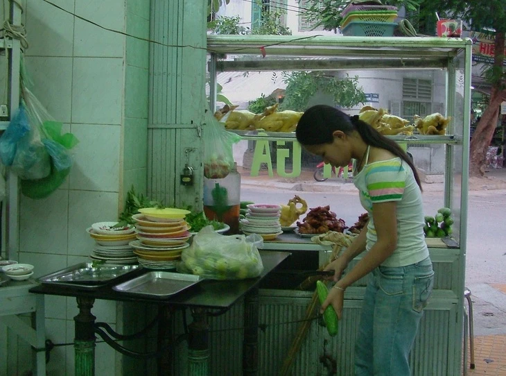 Ký ức về dĩa cơm gà của cậu bé lần đầu được đi xa Ký ức về dĩa cơm gà của cậu bé lần đầu được đi xa