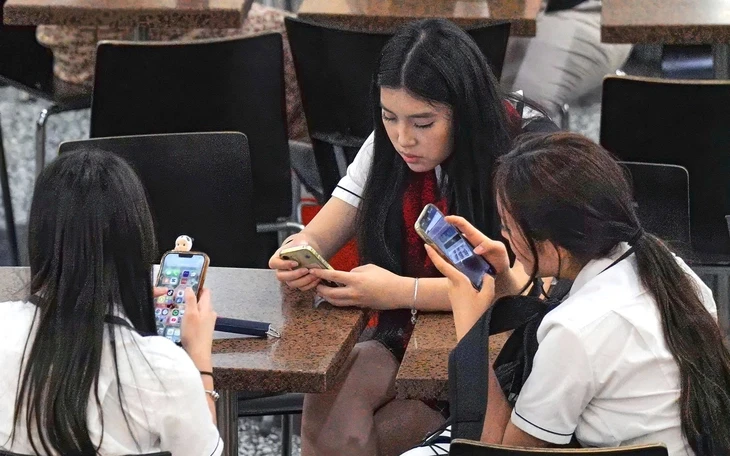 Làn sóng cấm trẻ em dùng mạng xã hội - Kỳ 3: Châu Âu tuyên chiến thuật toán chết người của Big Tech Làn sóng cấm trẻ em dùng mạng xã hội - Kỳ 3: Châu Âu tuyên chiến thuật toán chết người của Big Tech