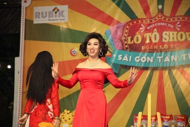 Lô tô thời nay: Từ tiếng rao hội chợ đến ánh đèn sân khấu hiện đại Lô tô thời nay: Từ tiếng rao hội chợ đến ánh đèn sân khấu hiện đại