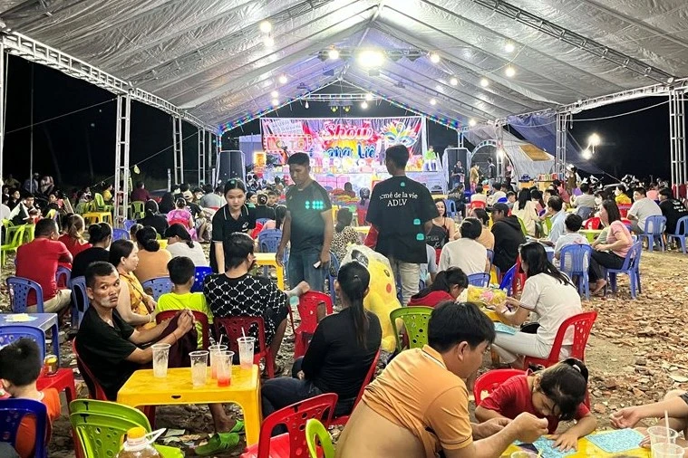 Lô tô thời nay: Từ tiếng rao hội chợ đến ánh đèn sân khấu hiện đại Lô tô thời nay: Từ tiếng rao hội chợ đến ánh đèn sân khấu hiện đại