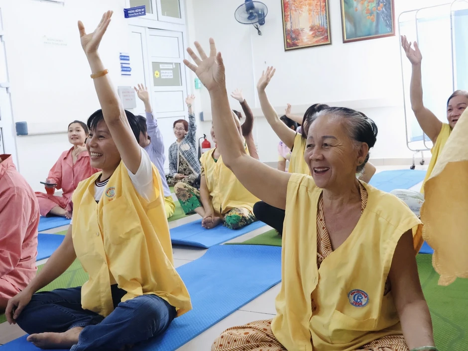 Lớp yoga cho bệnh nhân nặng ở Bệnh viện Chợ Rẫy: 'Ở bệnh viện mà thấy vui' Lớp yoga cho bệnh nhân nặng ở Bệnh viện Chợ Rẫy: 'Ở bệnh viện mà thấy vui'