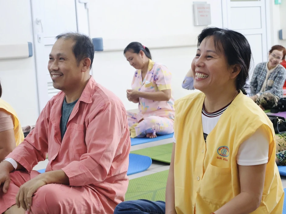 Lớp yoga cho bệnh nhân nặng ở Bệnh viện Chợ Rẫy: 'Ở bệnh viện mà thấy vui' Lớp yoga cho bệnh nhân nặng ở Bệnh viện Chợ Rẫy: 'Ở bệnh viện mà thấy vui'