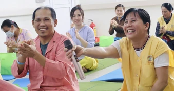 Lớp yoga cho bệnh nhân nặng ở Bệnh viện Chợ Rẫy: 'Ở bệnh viện mà thấy vui'