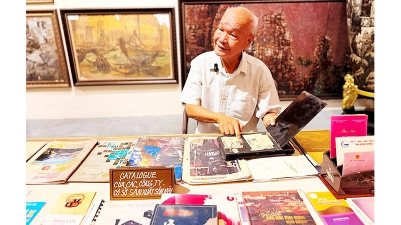 Mảnh hồn làng treo bên phố Mảnh hồn làng treo bên phố