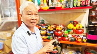 Mảnh hồn làng treo bên phố
