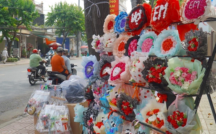 Mỗi dịp 8-3, mạng xã hội rộn ràng ảnh các ông chồng vào bếp, và sau đó là... Mỗi dịp 8-3, mạng xã hội rộn ràng ảnh các ông chồng vào bếp, và sau đó là...