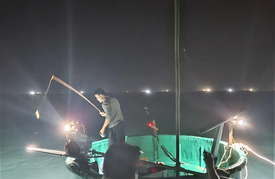Mùa lộc biển: Theo chân ngư dân săn 'vàng đen'