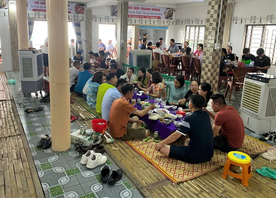 Mùa lộc biển: Theo chân ngư dân săn 'vàng đen'