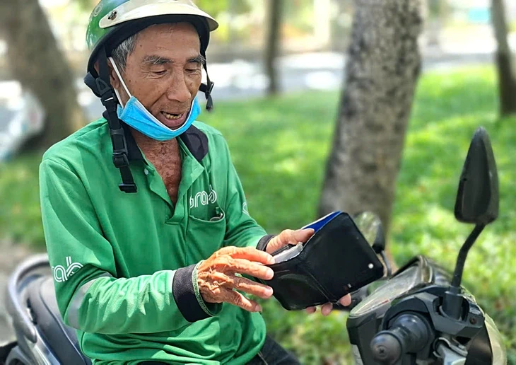 Mưu sinh dưới cái nắng chang chang Mưu sinh dưới cái nắng chang chang