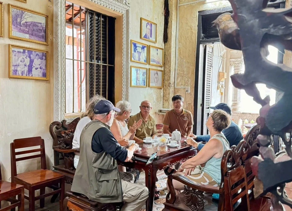 Nghịch lý những 'báu vật' trăm năm Nghịch lý những 'báu vật' trăm năm