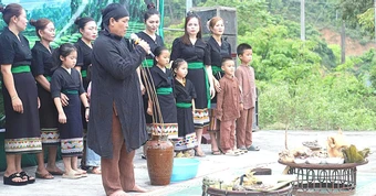 Người Ơ Đu ăn Tết đón tiếng sấm